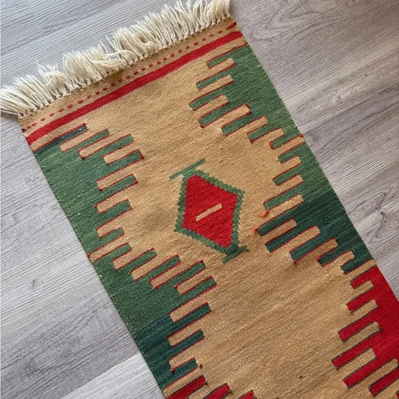 Turkish kilim rug runner Tan Red Green 100% Wool Excellent Condition - Picture 1 of 9
